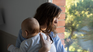 Проучване разкрива тревожни данни за психичното здраве на майките у нас