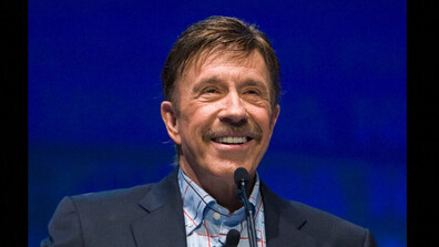 „Пази се, зъл свят, на портите стои важен ангел": Ламас, Сталоун, Лундгрен и Ван Дам отдадоха почит на Чък Норис