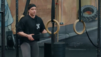 Сандра Брадли: Жената, която превърна силата в свое послание