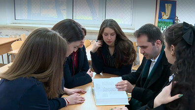 Ученици от НГДЕК създадоха сайт за български народни песни