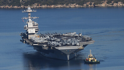 Самолетоносачът "Джералд Форд" акостира във военноморската база "Суда" на о. Крит