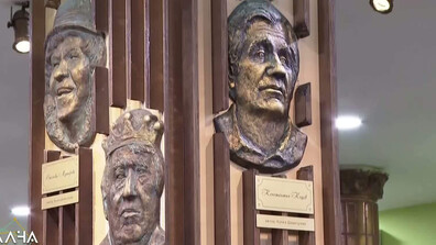 Откриха скулптурни маски на Катя Паскалева, Константин Коцев и Васил Попов в Сатиричния театър