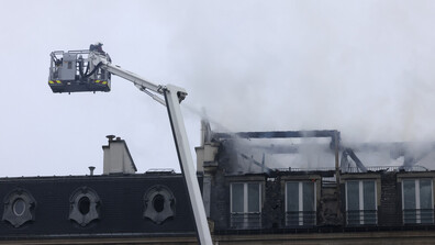 Пожар избухна в петзвезден хотел в Париж до Елисейския дворец