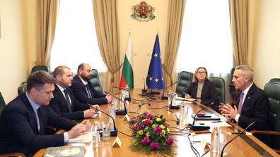 Кабинетът, висши банкери и финансисти обсъдиха мерките заради кризата в Близкия изток