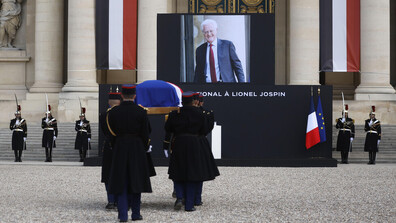 Франция се сбогува с бившия премиер Лионел Жоспен (СНИМКИ)