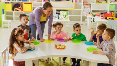 Храненето в детските градини: Столичната община стартира пилотен проект за "кухня-майка"