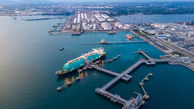 Циклон предизвика аварии в два от най-големите терминали за втечнен газ в света