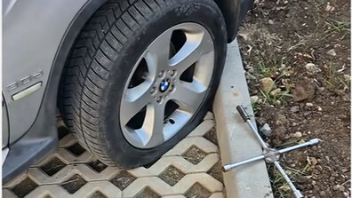 „Война за паркоместа”: Режат гуми до джанта в столичния квартал „Овча купел”