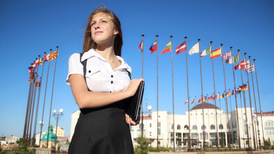 Как български момичета могат да станат „Посланик за един ден”