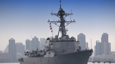 Военният кораб на САЩ USS Tripoli пристигна в Близкия изток