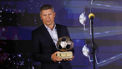 Красимир Балъков с „неудържима енергия” и танци по случай юбилея си (ВИДЕО)