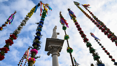 Колоритен празник в Полша: Състезание с великденски палми отбеляза началото на Страстната седмица (ВИДЕО)