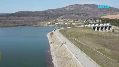 Язовир „Жребчево“ е близо до пълния си капацитет, контролирано се изпуска вода в Тунджа