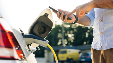 Ток или гориво: Как високите цени променят начина, по който се придвижваме