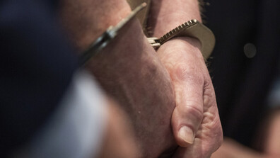 Арестуваха мъж, описван като „гуру“, за насилие над деца в Италия