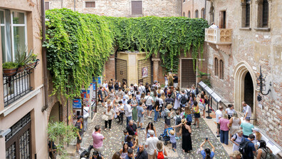 Верона въведе такса от 5 евро за достъп до двора на къщата на Жулиета