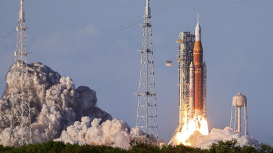 Астронавтите от „Артемис 2“ вече пътуват към Луната