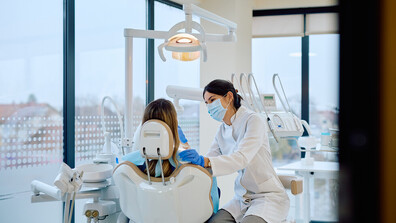 „Твоите здравни права”: Какво поема НЗОК при посещение при стоматолог