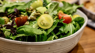 Какво има в зелените салати този сезон