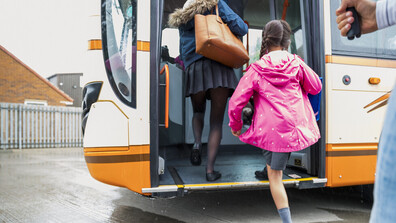 Служебният кабинет ще субсидира училищния и междуселищния транспорт