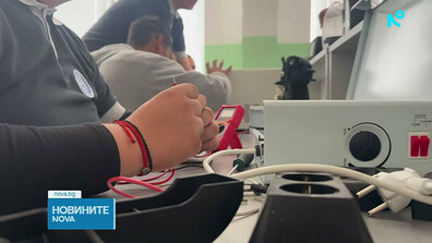 Ученици от Техническата гимназия в Сандански ремонтират уреди на възрастни хора