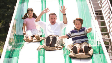 Робин Уилямс и Джон Траволта се впускат в лудо приключение в „Стари кучета”