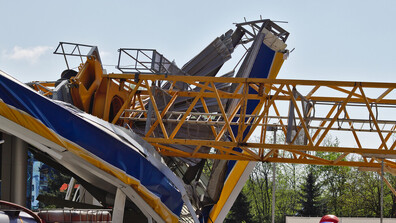 Срути се кран при строеж на мост в Белград, има загинал