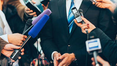 Как кандидатите за власт общуват с избирателите си?