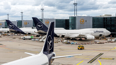Кабинният персонал на "Луфтханза" стачкува, отменени са стотици полети