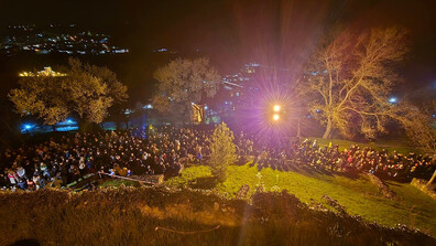 Възкресение на Царевец: Хиляди посрещнаха Благодатния огън в старата столица