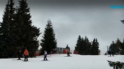 Снежен Великден в Пампорово: Десетки караха ски в средата на април