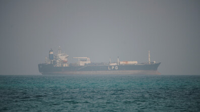 Два танкера, свързани с Иран, преминаха през Ормузкия проток