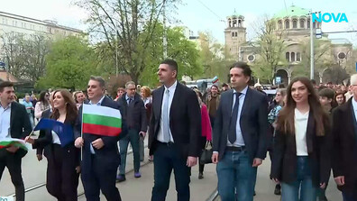 "Продължаваме Промяната - Демократична България" закри предизборната си кампания с шествие