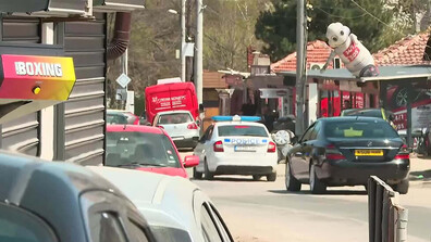 Десетки полицаи следят изборния ден в столичния квартал „Христо Ботев”