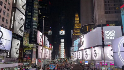 В сърцето на Ню Йорк: 96 дигитални екрана в уникална арт инсталация