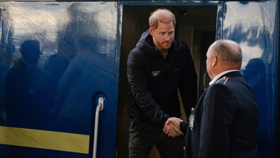 Принц Хари на изненадващо посещение в Киев: Важно е да не забравяме Украйна