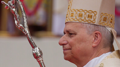 Папата се завръща във Ватикана след обиколка на четири африкански държави