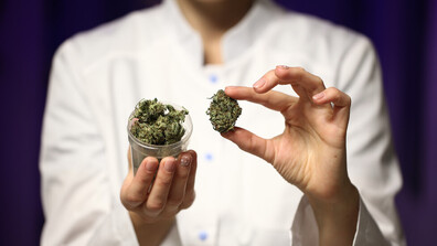 САЩ облекчават достъпа до медицинска марихуана