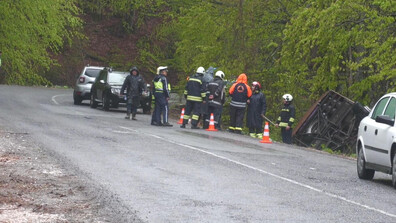 Повдигнаха обвинение на шофьора на автобус, паднал в дере край Малко Търново