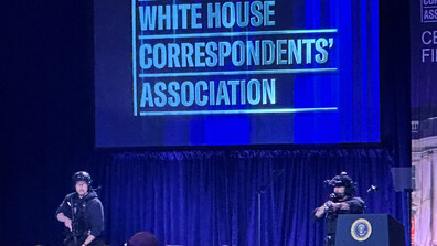 Нападателят, стрелял на събитие на Белия дом - въоръжен с пистолет, дългоцевно оръжие и няколко ножа