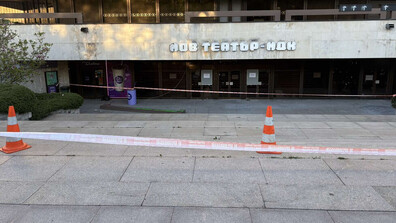 Детето, паднало от тераса на НДК, остава в изключително тежко състояние