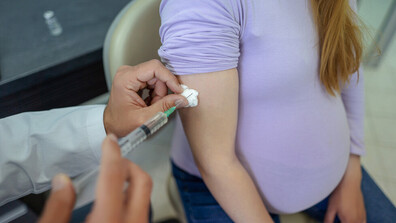 Ваксините по време на бременност: Безопасност и медицински препоръки