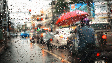 Май започва с дъжд, студ и слани