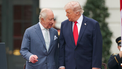 Белият дом нарече Тръмп крал на снимката му с Чарлз III