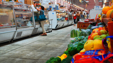 „Пазарувахме редовно и беше по-евтино“: Реакциите в Куклен след закриването на „Магазин за хората“