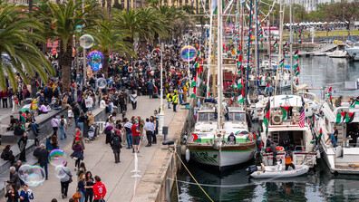 Израел задържа 20 кораба със 175 активисти от флотилията за Газа (ВИДЕО)