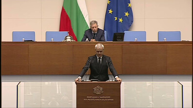 „Възраждане“ обеща да казва истината в „храма на лъжата“