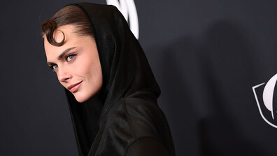 Кара Делевин обяви старт на музикалната си кариера и турне (ВИДЕО+СНИМКА)