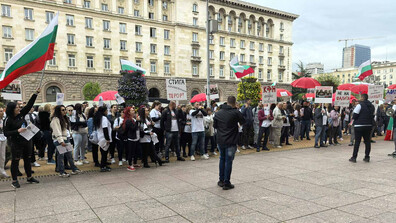Протест на застрахователите „ДаллБогг Живот и Здраве“ след забраната на КФН да сключват нови полици