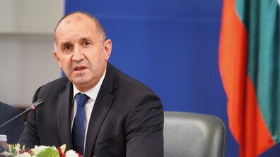 Румен Радев за победата на DARA: Поздравления за момичето, което с таланта и професионализма си проби през всички предубеждения